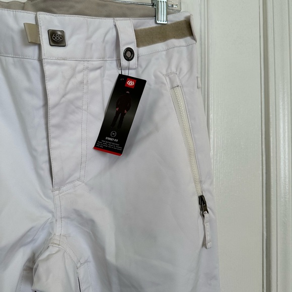 686 Men's White Cargo Snow Pants - Picture 3 of 11